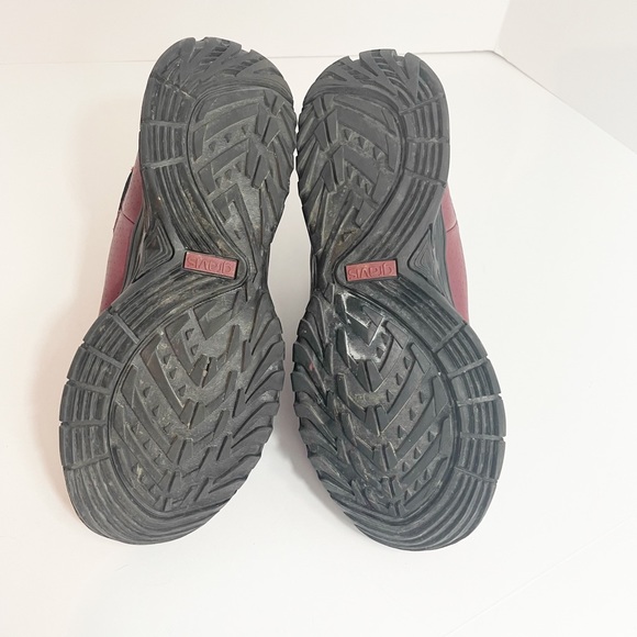 Women’s Red Gravis hiking shoe - Picture 7 of 7